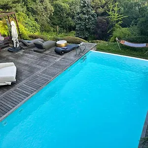 https://la-maison-de-robinson-guest-house.fr-paris.fr